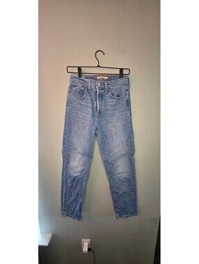Levi’s Premium Wedgie Straight Jeans Women’s 26 High Rise Light Wash Button Fly